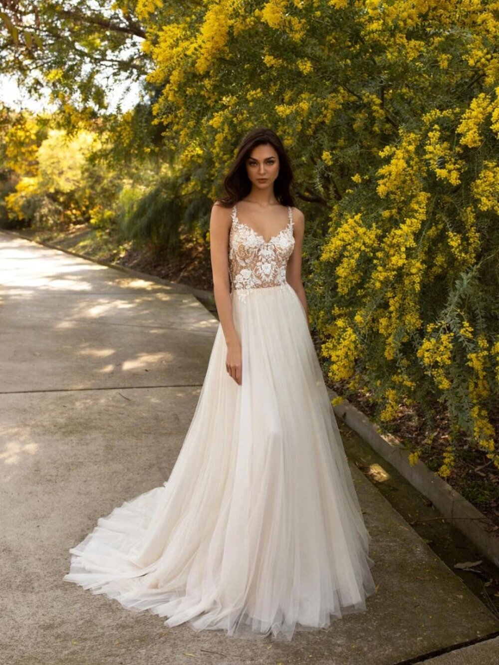 Pronovias Ursa Wedding Dress Ivory Size 10 Fits 6 Tulle Skirt & Beaded Bodice